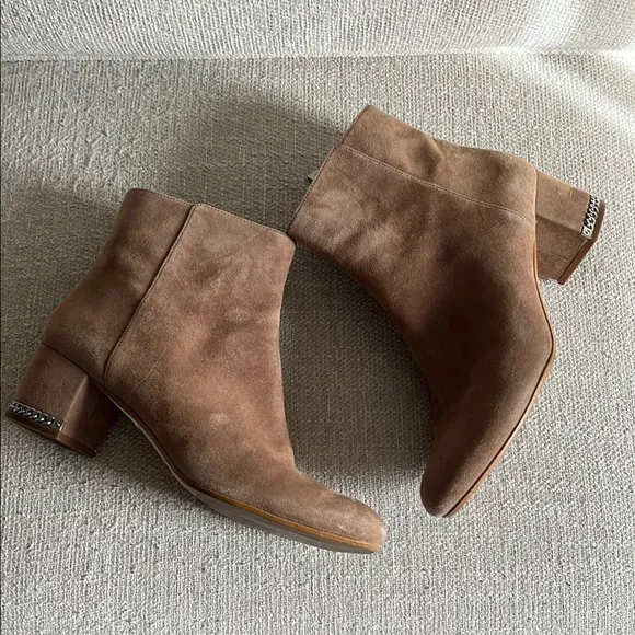Tan Ankle Boots with Low Heel and Rounded Toe size 9.5