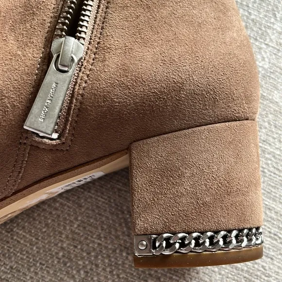 Tan Ankle Boots with Low Heel and Rounded Toe size 9.5