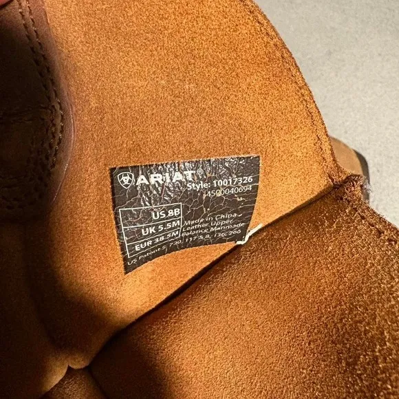 Tan Ariat Rambler leather cowboy boots with a western vibe size 8B