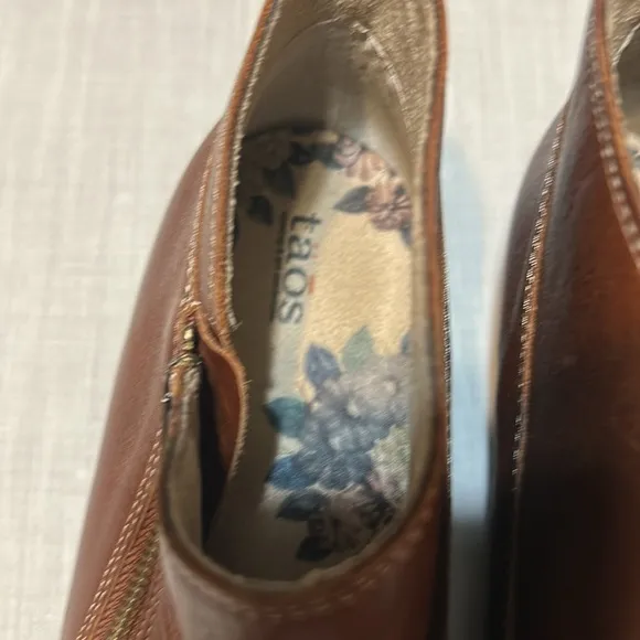 TAOS Brown Leather Ankle Boots