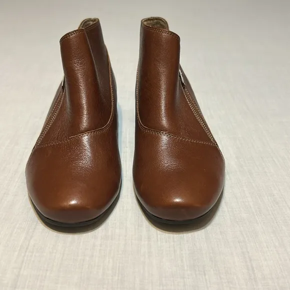 TAOS Brown Leather Ankle Boots