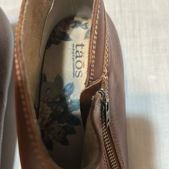 TAOS Brown Leather Ankle Boots
