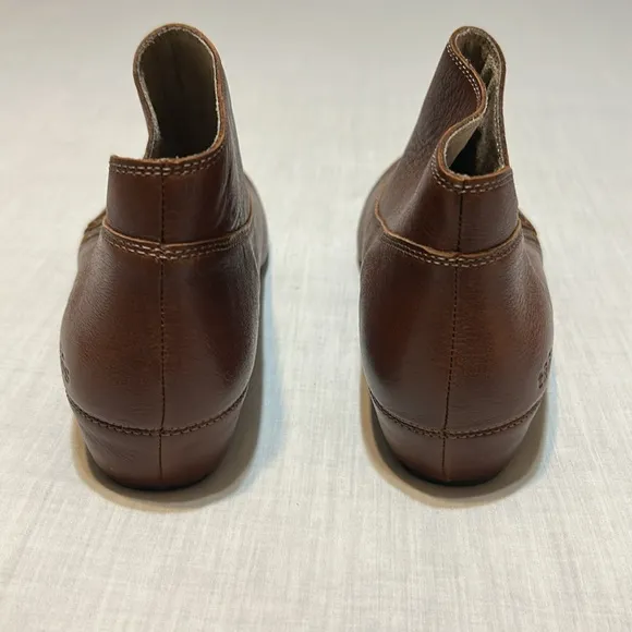 TAOS Brown Leather Ankle Boots