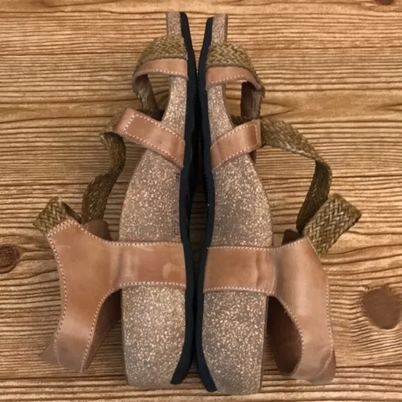 Taos trulie ladies Leather strappy comfort sandals size 10