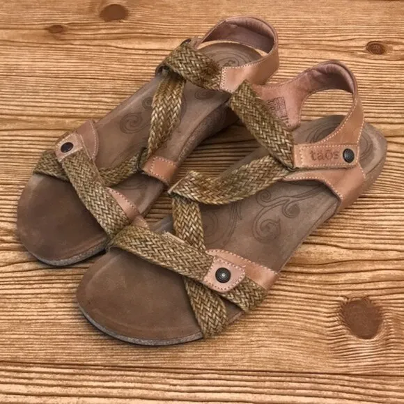 Taos trulie ladies Leather strappy comfort sandals size 10