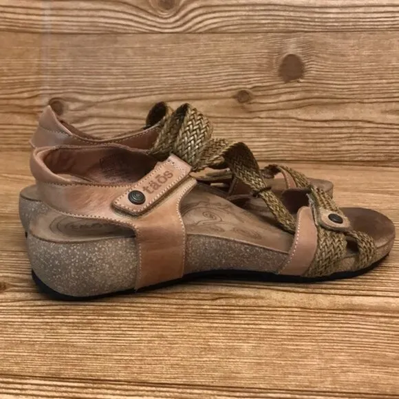 Taos trulie ladies Leather strappy comfort sandals size 10