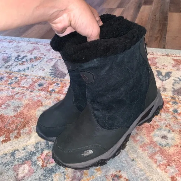 The North Face Black Suede Waterproof Zip Up Shearling Lined Boots 7 Traction