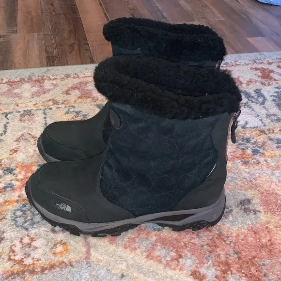 The North Face Black Suede Waterproof Zip Up Shearling Lined Boots 7 Traction