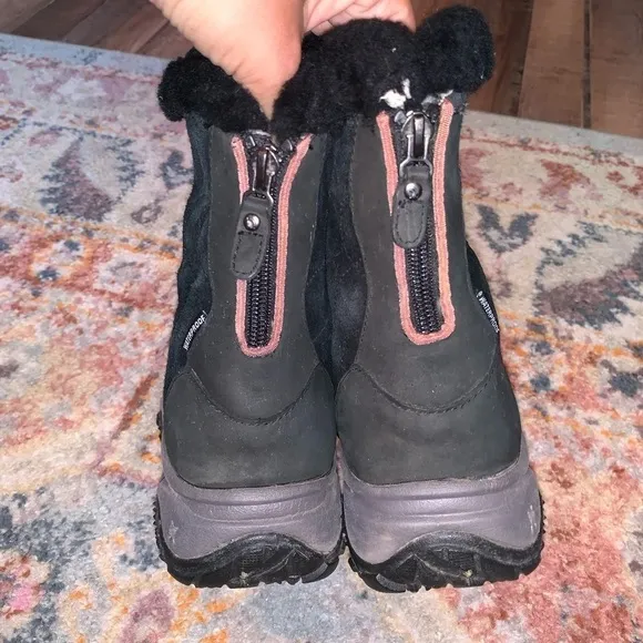 The North Face Black Suede Waterproof Zip Up Shearling Lined Boots 7 Traction