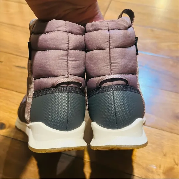 The North Face Boots ThermoBall Pull-On Waterproof Kids size 2