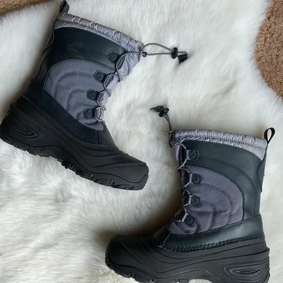 THE NORTH FACE WATERPROOF LACE BOOTS SIZE 6
