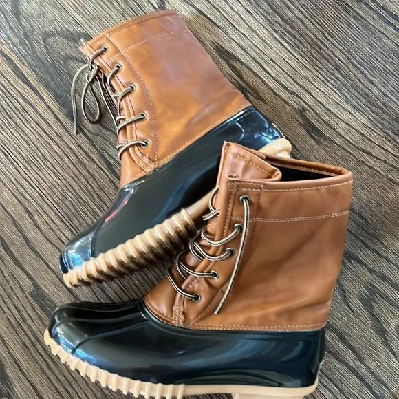 THE ORIGINAL SPORTO DUCK BOOT
