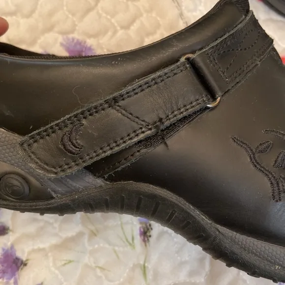 Therafit Black Austin Leather Slip-On Clog Shoes WM Size 8.5 - 9 Velcro Strap