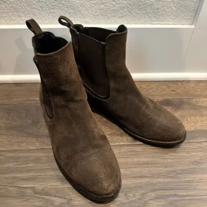 Thursday Boot Company Brown Suede Ankle Chelsea Boots - Size 9 - EUC