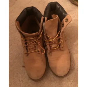 Timberland leather boy boots 4.5 M