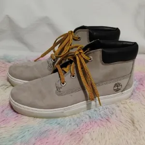 Timberland Maple Grove Gray/Black Chukka Boots W Suede Finish Worn 1X
