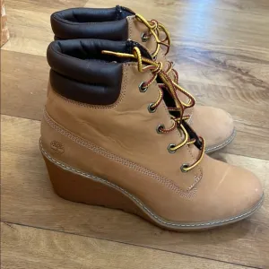 Timberland Tan Wedge Shoes with Nubuck Finish size 7