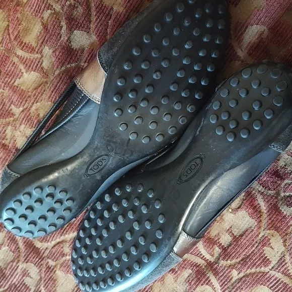 Tod's Italian sneakers NWOT (measures 10 inch long)navy silver grey/ sue…