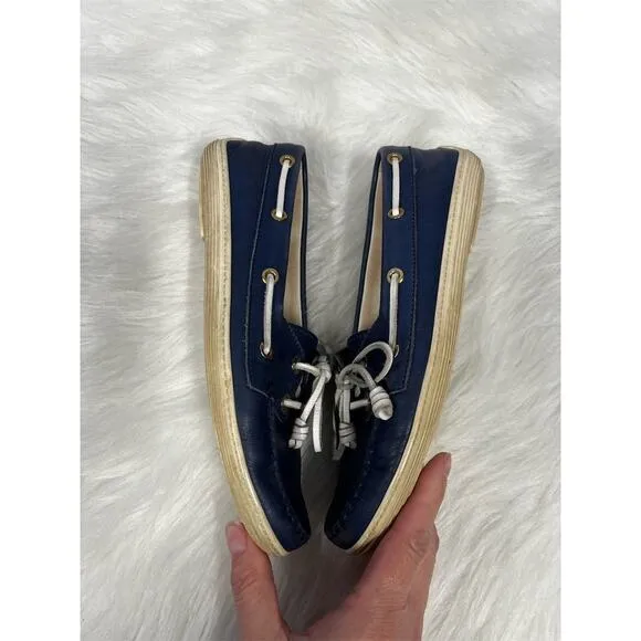 Tod's Women's Navy Blue Leather Boat Shoes Size 8.5 Casual Lace-Up flats loafer