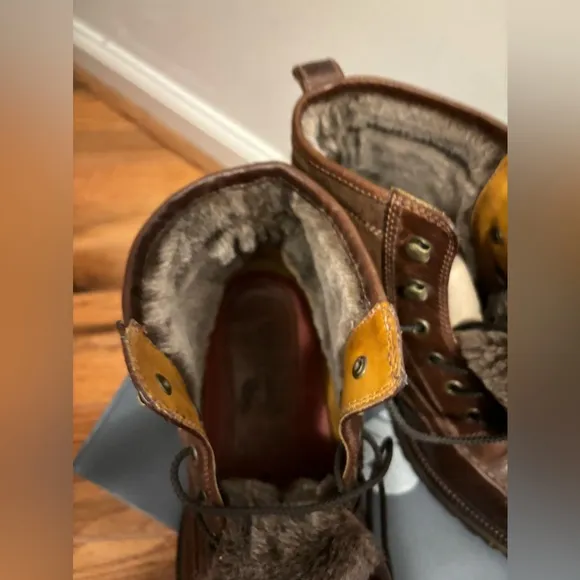 Trask boots for men leather and fur inside size 8M