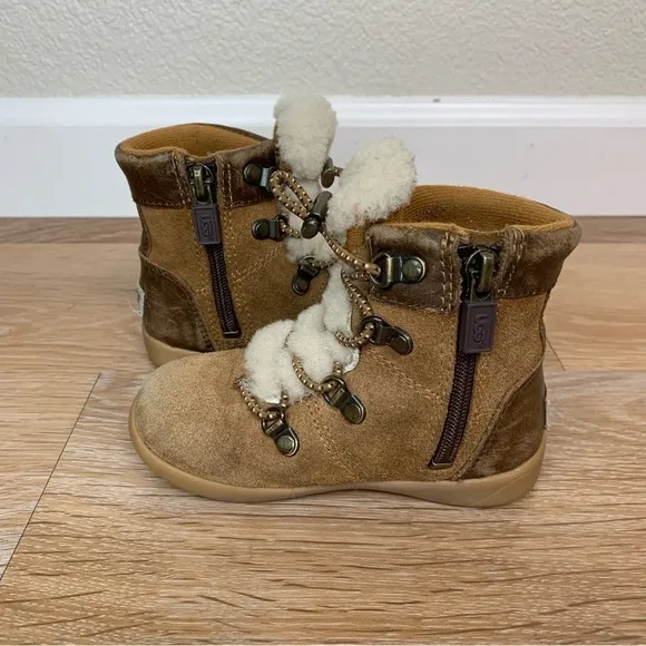 UGG Ager Kids Unisex Winter Warm Boots, Size 7