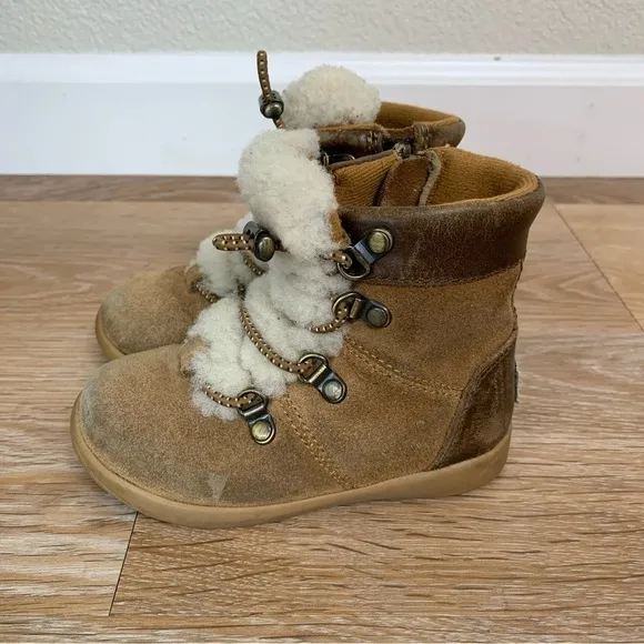 UGG Ager Kids Unisex Winter Warm Boots, Size 7