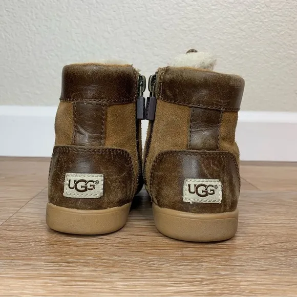 UGG Ager Kids Unisex Winter Warm Boots, Size 7