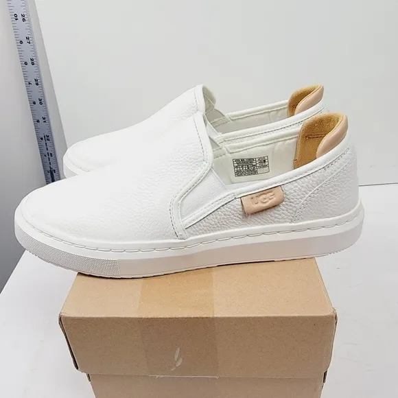 UGG Alameda Sammy Leather Sneakers Womens US 7 White Slip On Casual Shoes