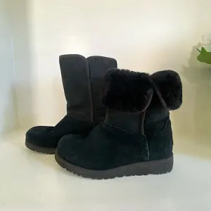 UGG Alexey boots size 2