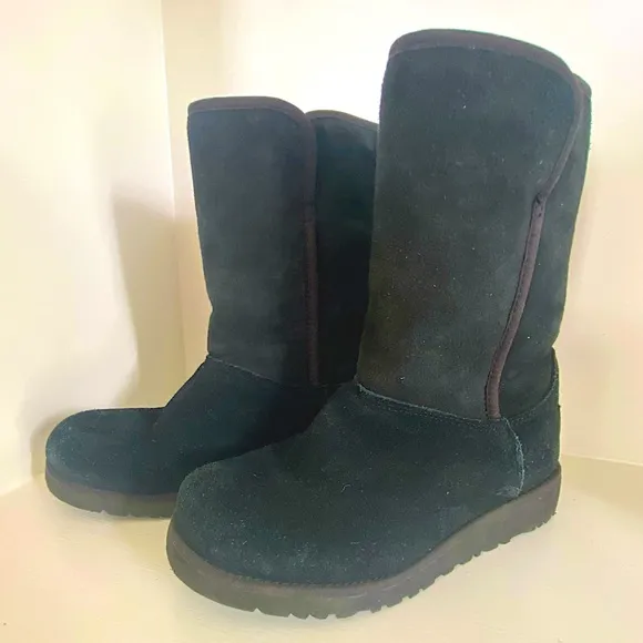 UGG Alexey boots size 2