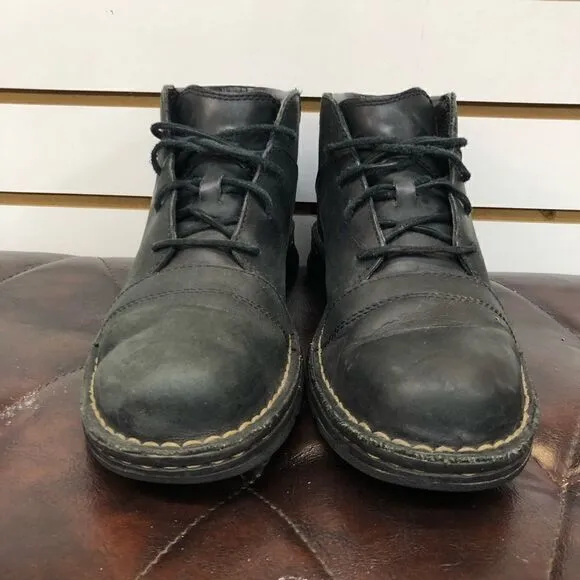 UGG Australia 5548 Leather Chukka Cap Toe Boots Men’s 7.5 Black