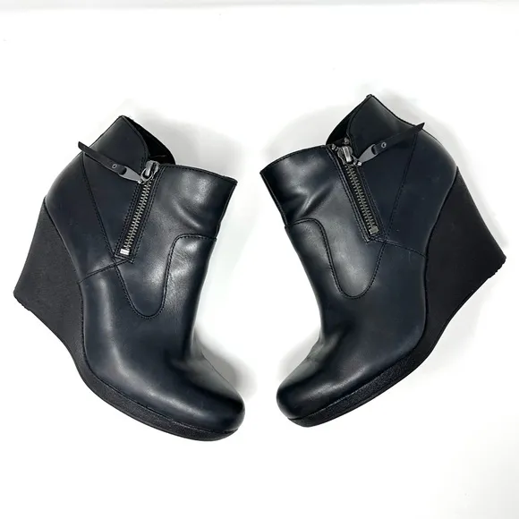 UGG Australia Meredith Womens Black Leather Wedge Ankle Boots