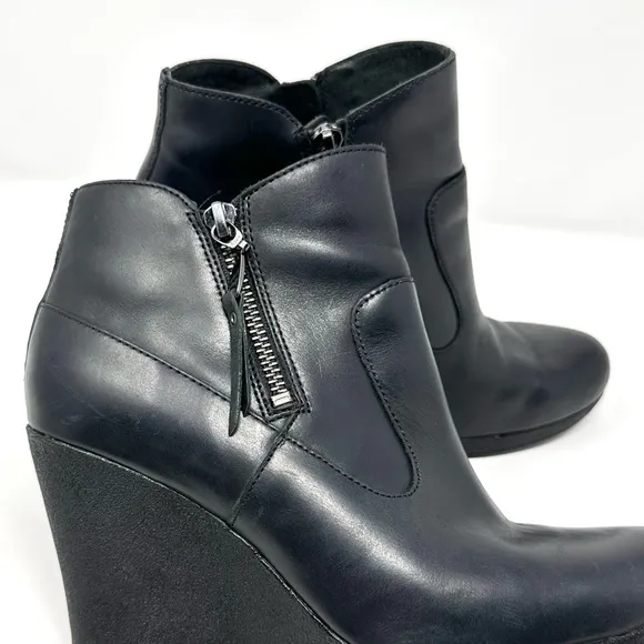 UGG Australia Meredith Womens Black Leather Wedge Ankle Boots