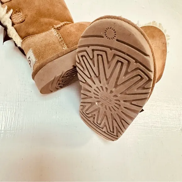 UGG boots suede kids size 6