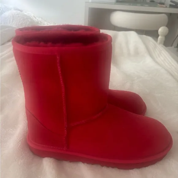 ugg classic short ii boots in red