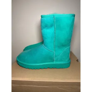 UGG CLASSIC SHORT II-WOMENS 6