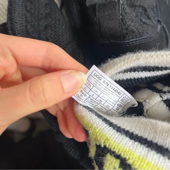 UGG Classic Sweater Letter
