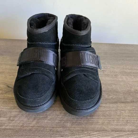 UGG Classic Ultra Mini Hybrid Women's Boot Size 6