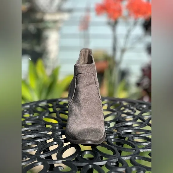UGG — Cobie II Chelsea Boots