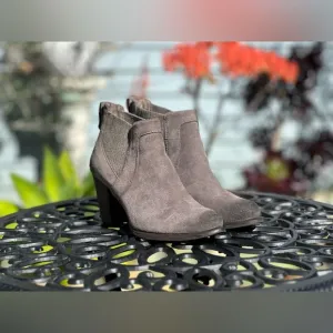 UGG — Cobie II Chelsea Boots