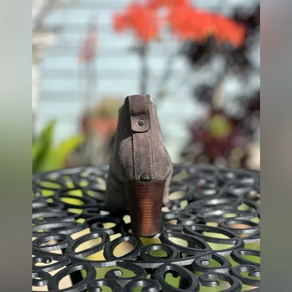 UGG — Cobie II Chelsea Boots