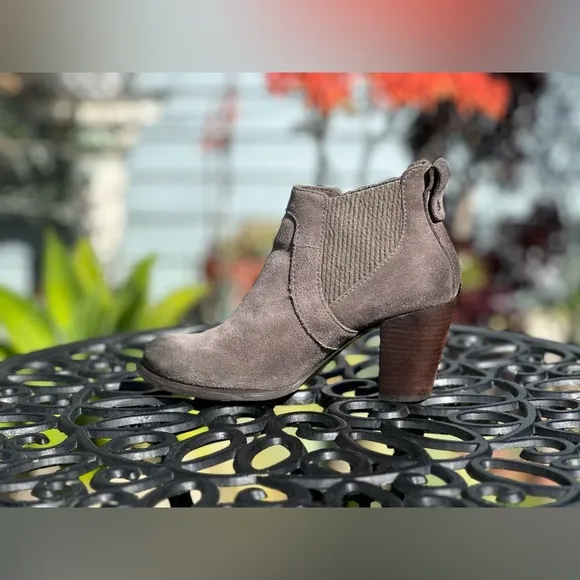 UGG — Cobie II Chelsea Boots