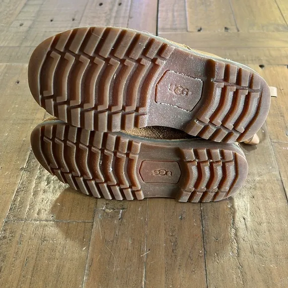 Ugg corene chestnut suede ribbon back boots