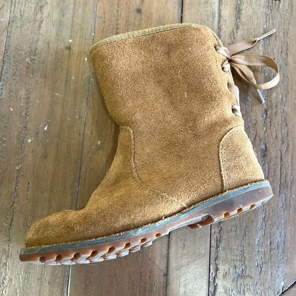 Ugg corene chestnut suede ribbon back boots