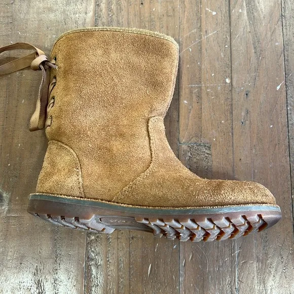 Ugg corene chestnut suede ribbon back boots