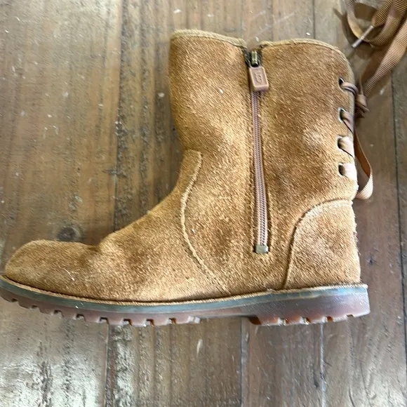 Ugg corene chestnut suede ribbon back boots