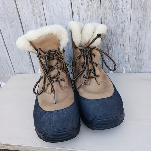 Ugg Glacier Womens Size 8 Leather Sheepskin Duck Boots Gore Tex Vibram Lace-Up