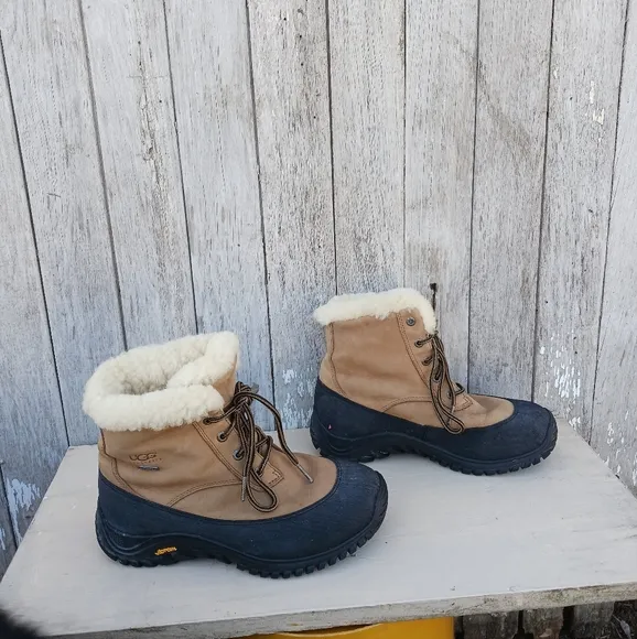 Ugg Glacier Womens Size 8 Leather Sheepskin Duck Boots Gore Tex Vibram Lace-Up