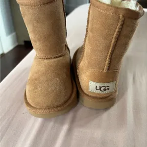 UGG Kids Boots in Tan Suede