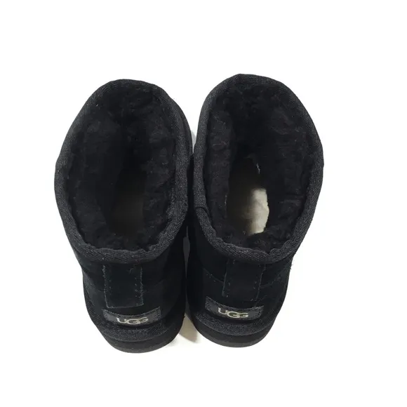 UGG KIDS CLASSIC MINI PLATFORM BOOTS -BLACK SHEEPSKIN -YOUTH US 2 -NEW